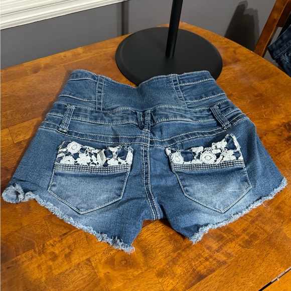 No Boundaries Blue Jean Shorts - Picture 2 of 3